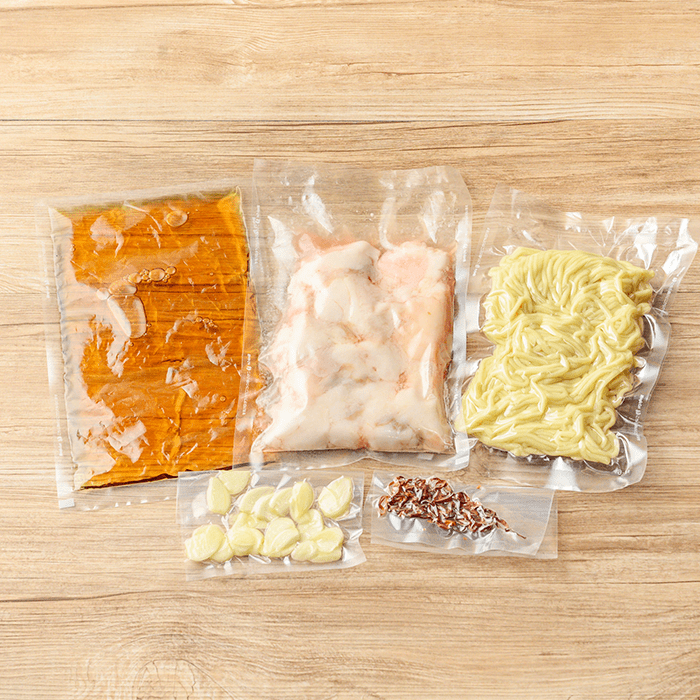 博多ひとくち純情餃子(15個入)+博多もつ鍋セット 2-3人前 - 博多餃子舎603